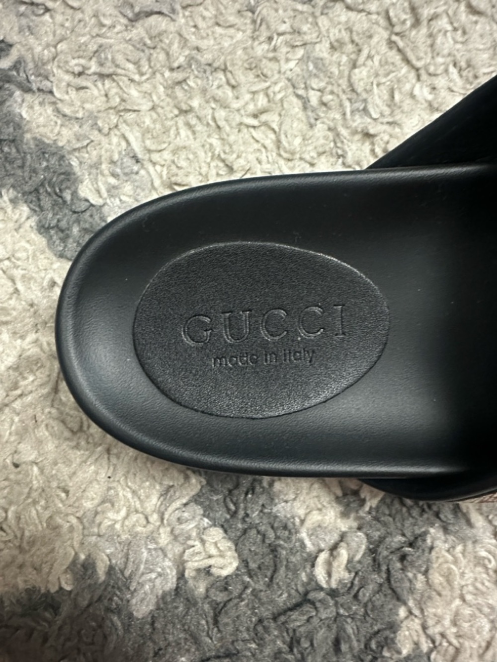 Gucci Black Leather Logo Slide Sandals - Picture 2 of 3